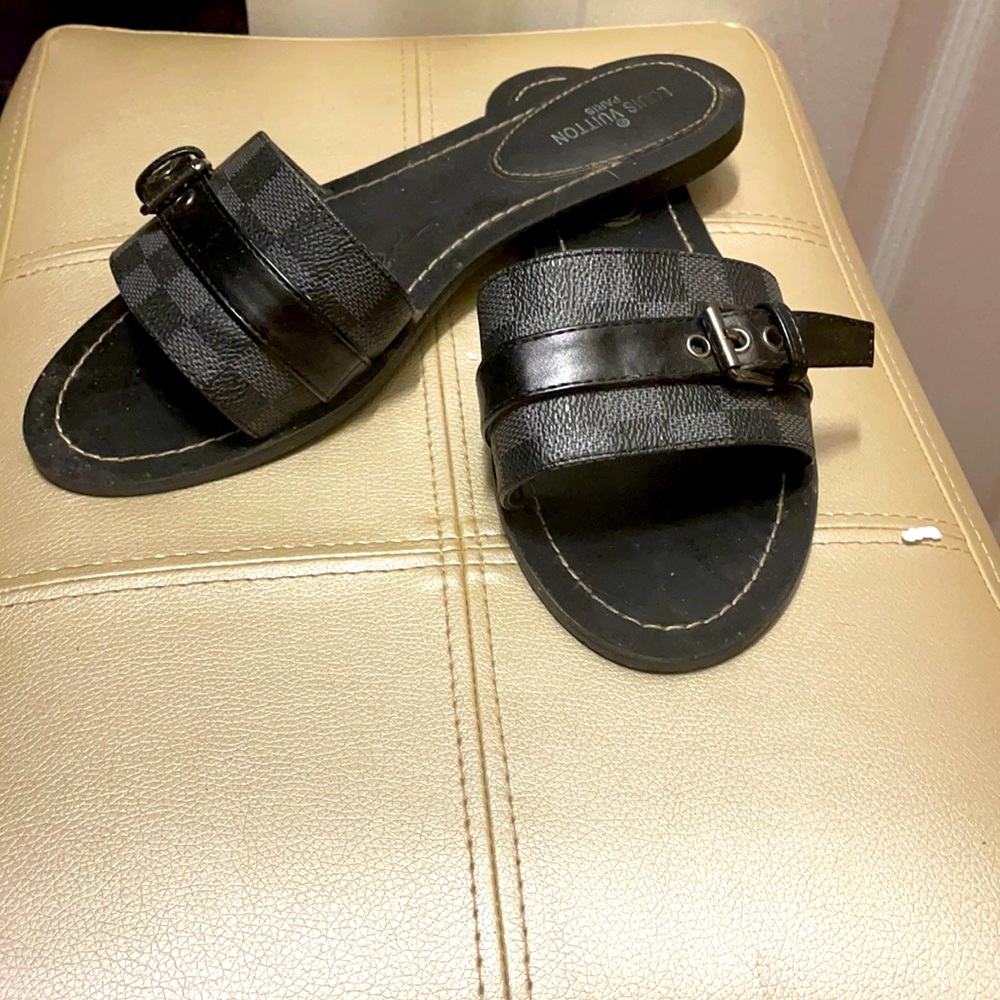 Louis Vuitton black and grayish flats sz 9
